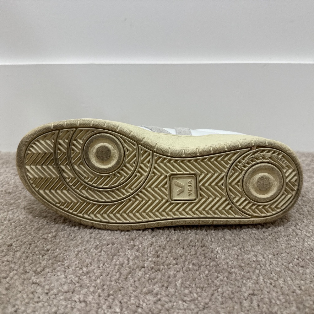 Veja V-90 Sneakers - Picture 6 of 7